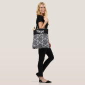 Abstracte Sneeuwvlok in Classic Zwart en Wit Tote Bag (Op model)