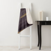Abstracte Soft Hues Deep Plum & Gold Sherpa Deken (In situ)