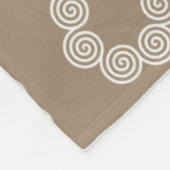 Abstracte spiraal cirkelpatroon op lichtbeige fleece deken (Hoek)