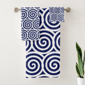 Abstracte spiraalcirkels in Navy Blue & White Bath Bad Handdoek