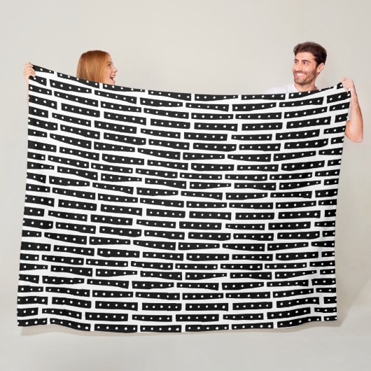Abstracte strips verticaal - zwart op wit fleece deken (In situ)