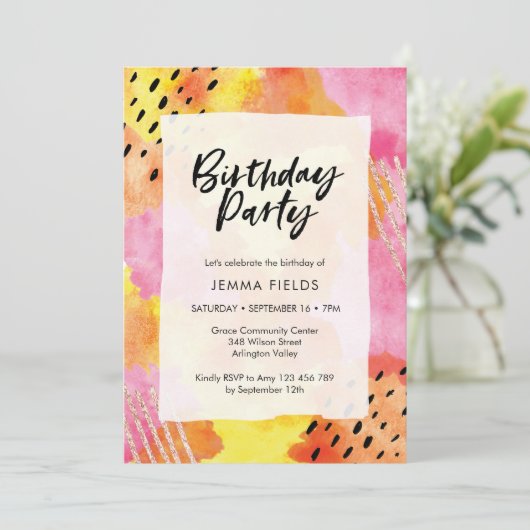 Abstracte verjaardag uitnodiging | Roze en sinaasa (Staand voorkant)