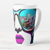 Abstracte Vrouw in Zonnebril City Reflection Latte Mok (Rechterhoek)