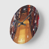 Abstracte wandklok in bibliotheekboekhouders (Hoek)