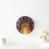Abstracte wandklok in bibliotheekboekhouders (Huis)