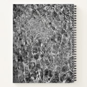 Abstracte waterrimpels, foto zwart & wit notitieboek (Achterkant)