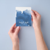 Abstracte waterverf blauwe kleur spatpenseelstreek flyer (Hand)