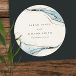 Abstracte Waterverf Blue Gold Beachy Wedding Ronde Sticker<br><div class="desc">Abstract Waterverf Blue Gold Beachy Theme Collectie.. Het is een elegant script waterverf Illustratie van abstracte strandgolven,  perfect voor je abstracte kuststroperbruiloft & feestjes. Het is zeer gemakkelijk om,  met uw persoonlijke details aan te passen. Als u een ander bijpassend product of aanpassing nodig hebt,  bericht dan via Zazzle.</div>