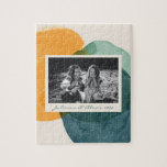 Abstracte Waterverf Vormen Blauwgroen Blauwe Foton Legpuzzel<br><div class="desc">Deze stijlvolle aangepaste puzzel is voorzien van een onderschat schilderij van organische vormen van abstracte waterverf in prachtige tinten van mosterdgeel en blauwgroen blauw en groen. Pas het aan met jouw naam en foto. Geweldig cadeauidee!</div>