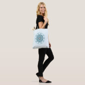 Abstracte witte achtergrond zeebrasem tote bag (Op model)