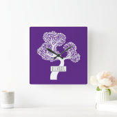 Abstracte witte cirkelboom en naam royal paars vierkante klok (Huis)
