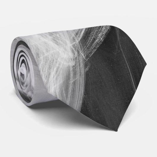 abstracte witte rook op zwart stropdas (Opgerold)