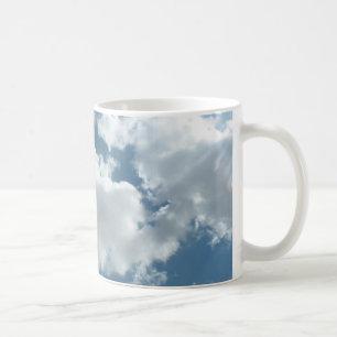 Abstracte wolkenluchtfotografie koffiemok
