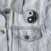 Abstracte Yen Yang Backpack Button (In situ)