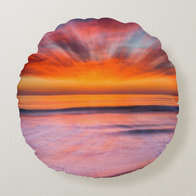 Abstracte zonsondergang bij Tamarack Beach Rond Kussen (Voorkant)