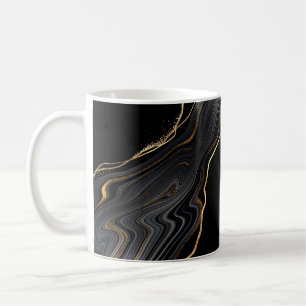 abstracte zwarte achtergrond met gouden aderen, koffiemok