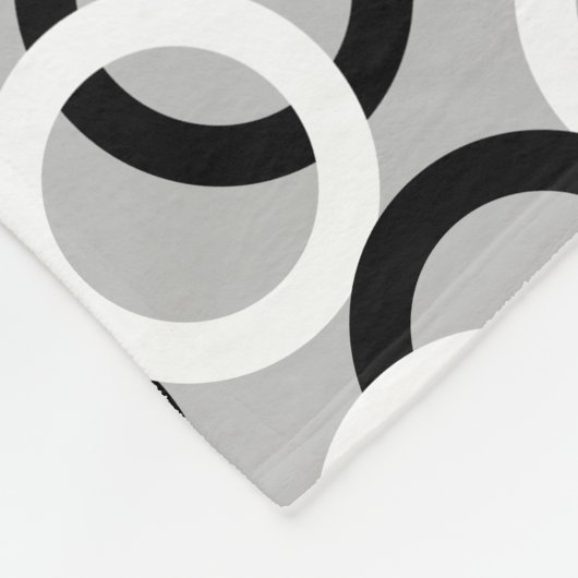 Abstracte zwarte en witte cirkels op lichtgrijs fleece deken (Hoek)