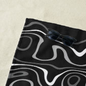 Abstracte zwarte grijze damascus zwemmen Monogram Strandlaken (In situ)