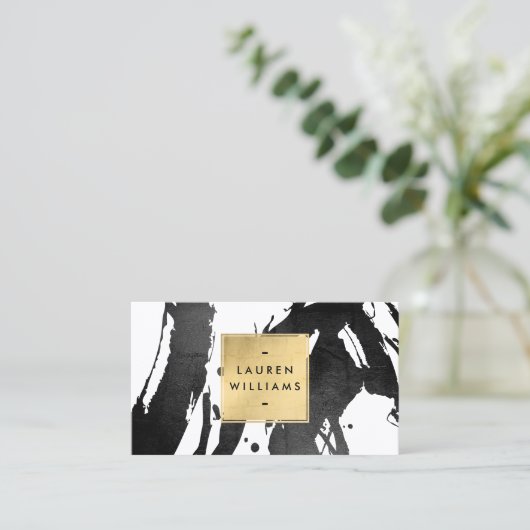 Abstracte zwarte penseelstreken met faux goudfolie visitekaartje (Staand voorkant)