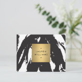 Abstracte zwarte penseelstreken met Gold Name Logo Briefkaart (Staand voorkant)