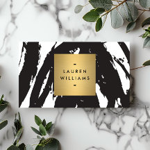 Abstracte zwarte penseelstreken met Gold Name Logo