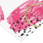 Abstracte zwarte roze en Faux Gold-penseelstreken Korte Tafelloper (Hoek)