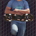 Abstracte zwarte, roze en gouden skateboard<br><div class="desc">Skateboard. Aanbevolen in een abstract zwart, roze en goudvormig ontwerp dat u kunt personaliseren. ✔ OPMERKING: ALLEEN DE NOODZAKELIJKE SJABLOON WIJZIGEN! 😀 Indien nodig, kunt u de tekst verwijderen en beginnen vers toevoegend welke tekst en doopvont u houdt van. 📌 Als u meer aanpassing nodig hebt, klikt u op de...</div>