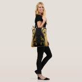 Abstracts met gouden accenten op zwart en wit tote bag (Op model)