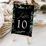 Abundant Greenery Wedding Kaart<br><div class="desc">Elegante, botanische trouwlijstkaarten met het tabelnummer dat is genummerd in een rechthoekig lijst dat is omgeven door eucalyptus, vetten en andere rijke groen met een zwarte achtergrond. Pas het aantal voor elke lijstkaart aan en voeg het aan uw kar toe. Ontworpen om te coördineren met ons overvloedig Grieks bruiloft collectie....</div>