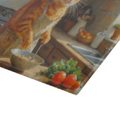 Abyssijnse kat kookt in keuken snijplank (Hoek)