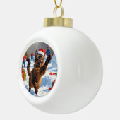 Abyssinian Cat Christmas Feestelijke Sneeuwscène Keramische Bal Ornament (Rechts)