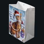 Abyssinian Cat Winter Wonderland Christmas Joy Medium Cadeauzakje<br><div class="desc">Dit feestelijke ontwerp vangt de vrolijke sfeer van het vakantieseizoen, met een schattige pup die een kerstmuts draagt. De kat is genesteld in een winterwonderland, compleet met een sneeuwpop, een versierde kerstboom en prachtig verpakte cadeaus. Sneeuwvlokken herfsten zachtjes en voegen een magische toets toe aan het tafereel, terwijl de levendige...</div>