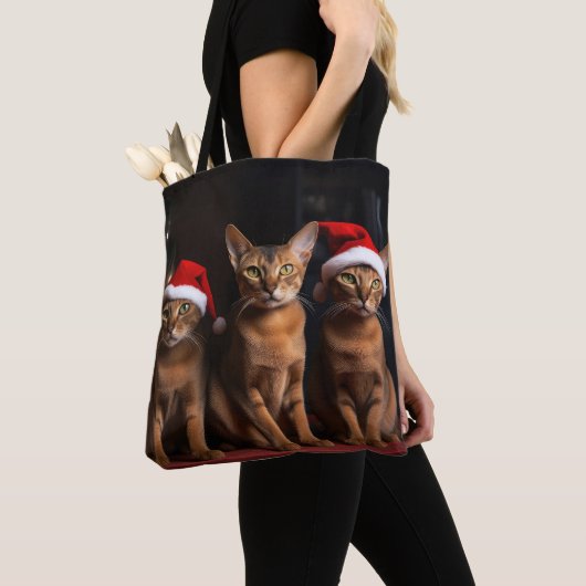 Abyssinien bij de open haard Kerstmis Tote Bag (Dichtbij)