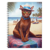 Abyssische kat op strand, zomercadeau voor kattenl notitieboek (Voorkant)