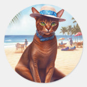 Abyssische kat op strand, zomercadeau voor kattenl ronde sticker (Voorkant)