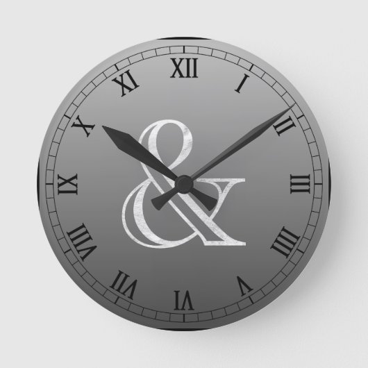 Academy Engraved Ampersand White Ronde Klok (Voorkant)