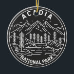 Acadia National Park Bar Harbor Monoline Keramisch Ornament<br><div class="desc">Acadia monoline-kunstontwerp. Acadia National Park ligt voornamelijk op Maine's Mount Desert Island. Het landschap wordt gekenmerkt door bos,  rotsen en granietpieken met gletsjer,  zoals het Cadillac-gebergte.</div>