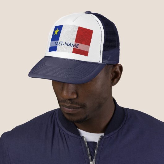Acadian Flag Surname Distress Grunge personaliseer Trucker Pet (In situ)