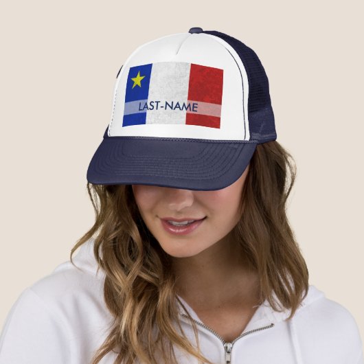 Acadian Flag Surname Distress Grunge personaliseer Trucker Pet (In situ)