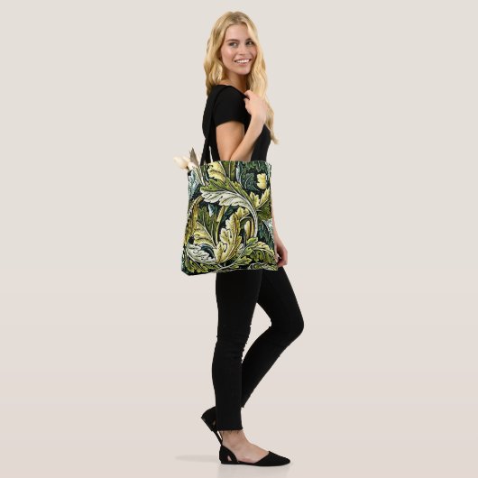 Acanthus, een patroon van William Morris,  Tote Bag (Op model)