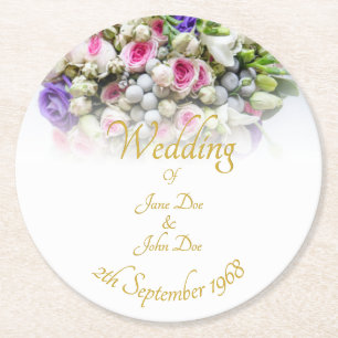 Accessoires van het huwelijk - bruid met een kleur ronde kartonnen onderzetter