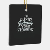 Accountant beoordeelt spreadsheets keramisch ornament (Rechts)