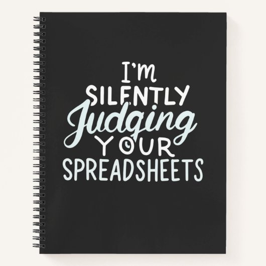 Accountant beoordeelt spreadsheets notitieboek (Voorkant)