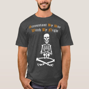 Accountant door dag heks door nacht grappige heks  t-shirt