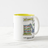 Accountant gebruikt een abacus op het werk. boekho tweekleurige koffiemok (Voorkant rechts)