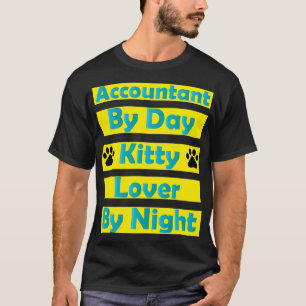 Accountant per dag kat 's nachts t-shirt