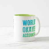 Accountant 's Okayest Novelty Tweekleurige Koffiemok (Voorkant rechts)