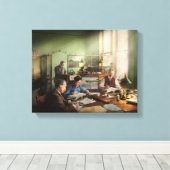Accountant - The - Bookeping dept. 1902 Canvas Afdruk (Insitu (Houten vloer))