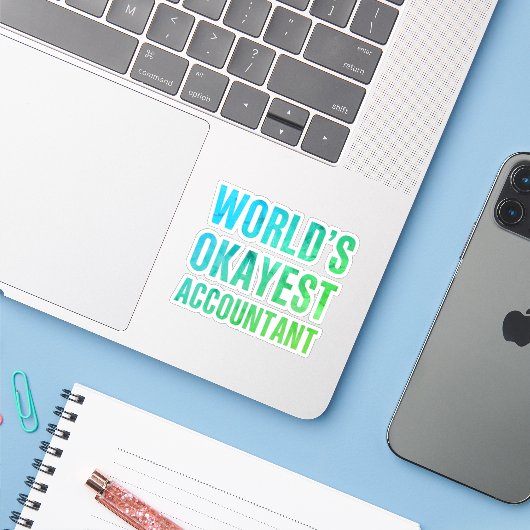 Accountant World's Okayest Novelty Sticker (Laptop met iPhone)