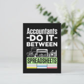 Accountants doen het tussen spreadsheets briefkaart (Staand voorkant)